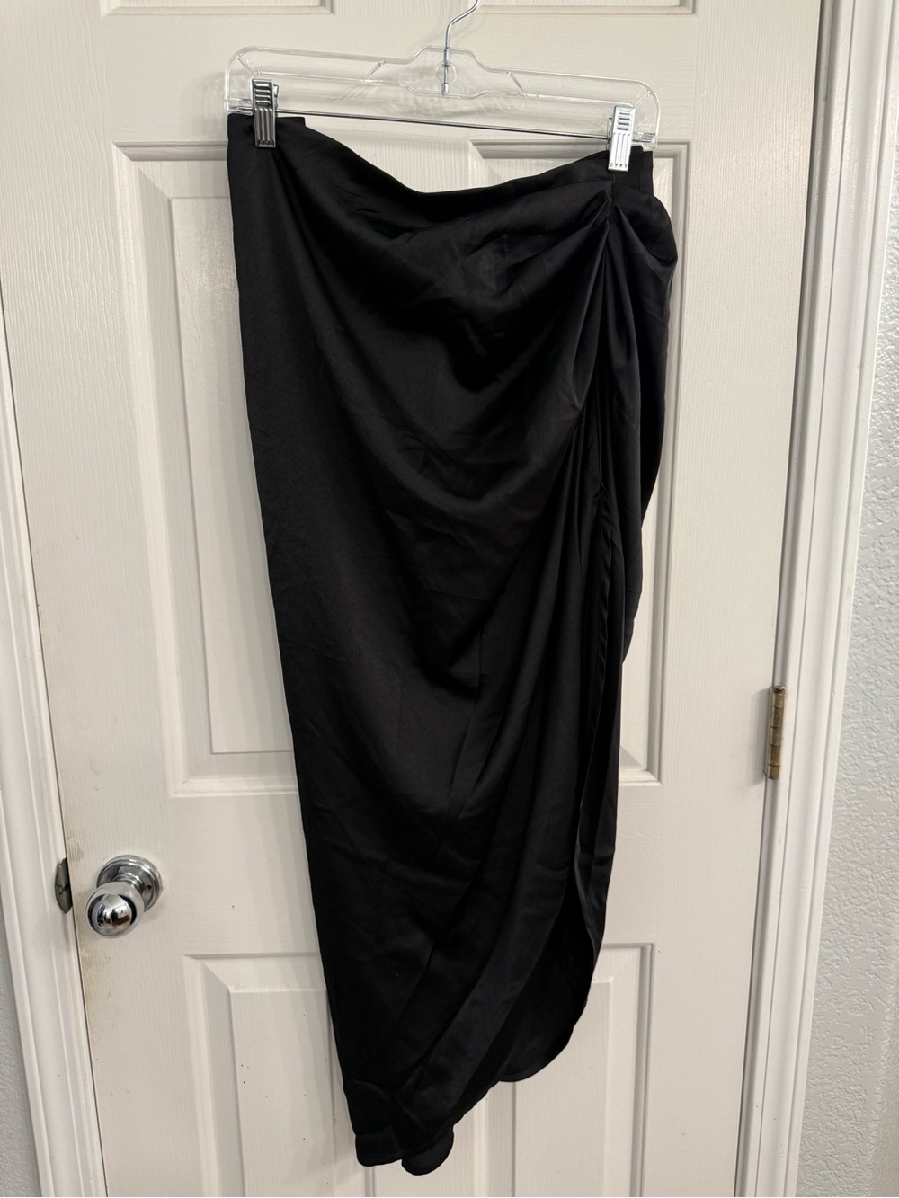 Women's Plus Asymmetrical Side Split High Waist Midi Ruched Satin Skirt Black